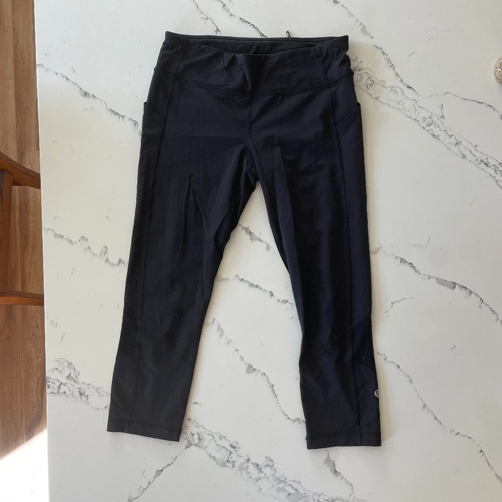 Black lululemon capri leggings - size 8